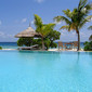 Cocoa Island resort maldives swimming pool
