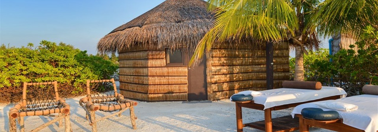 Adaaran Hudhuranfushi maldives beach massage