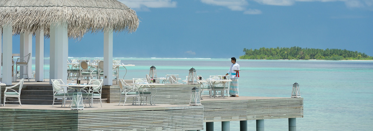ayada maldives ocean breeze restaurant