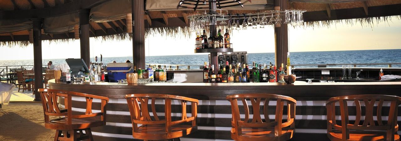 Bandos island resort and spa sundowners bar2