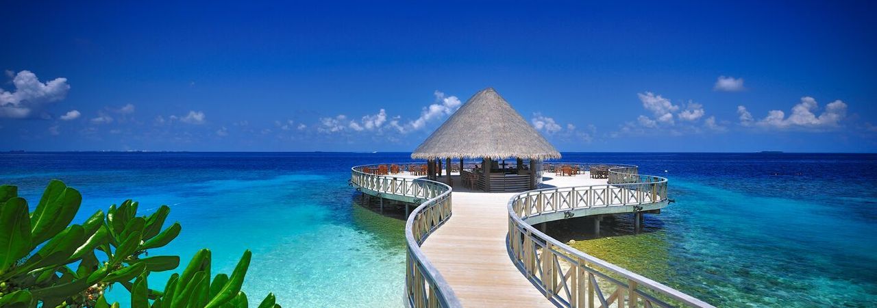 Bandos island resort and spa sundowners bar3