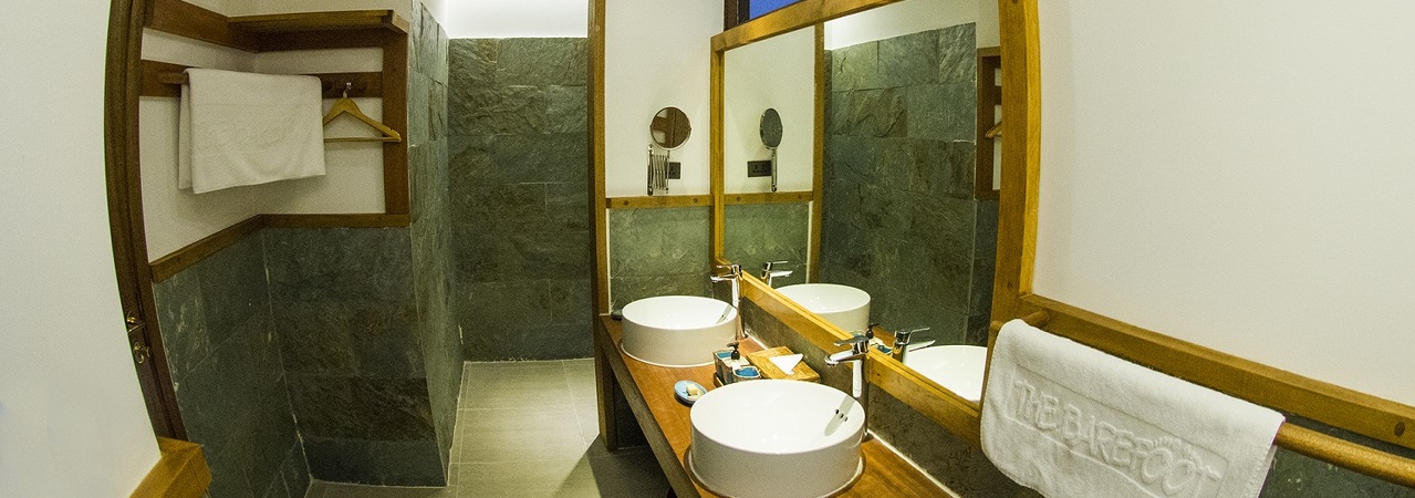 The Barefoot Eco Hotel Seaside Room Bathroom