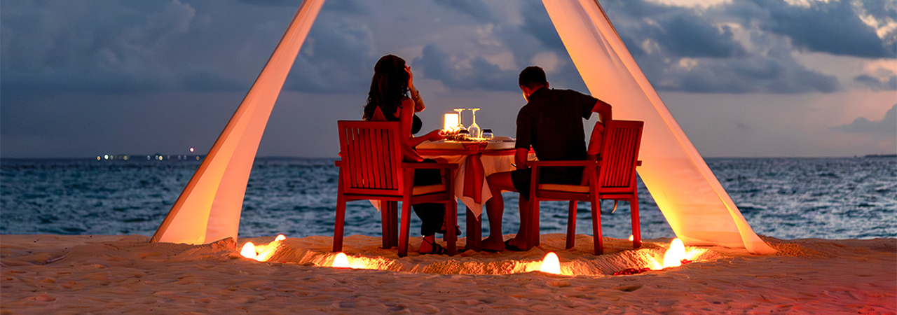 Brennia Kottefari private beach dinner