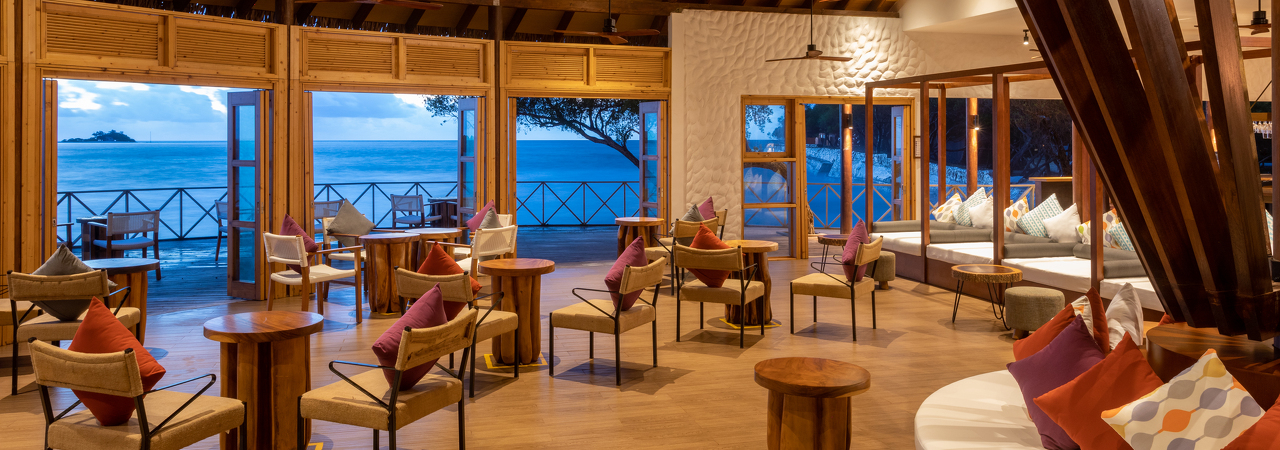 Cinnamon Dhonveli Sunset Bar