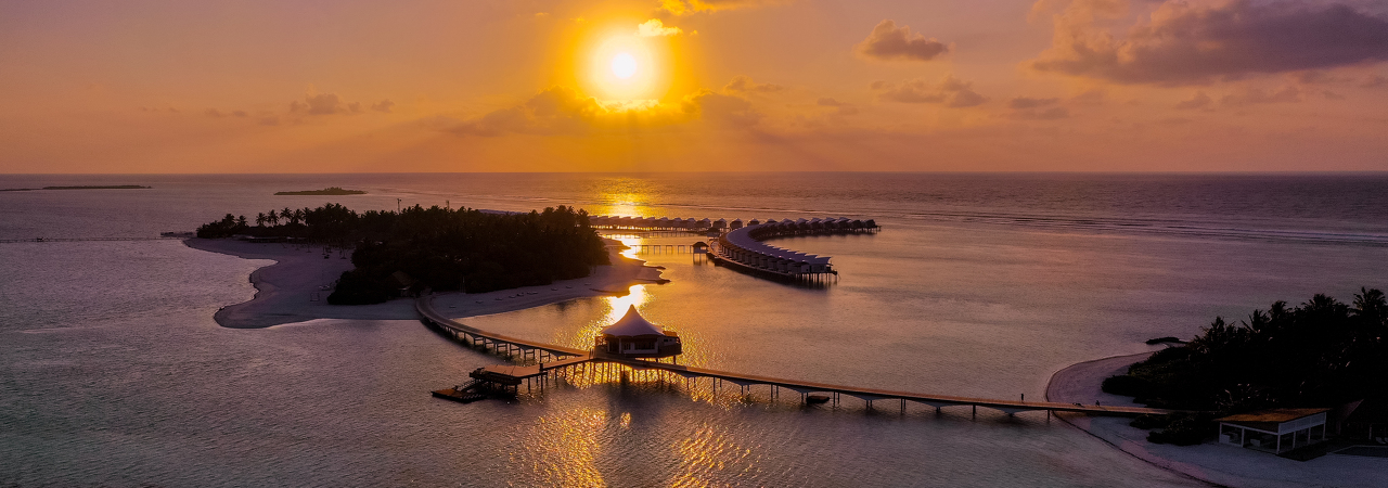 Cinnamon Hakuraa Huraa sunset
