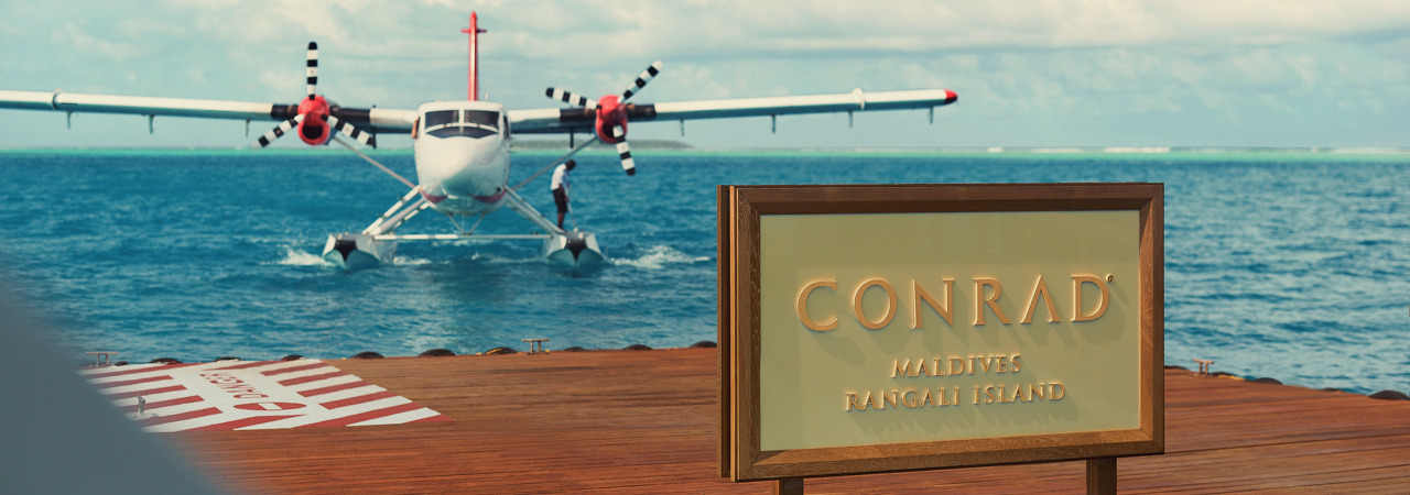 Seaplane arrival