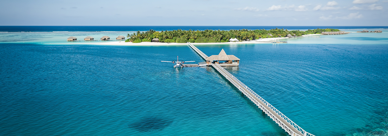 Seaplane at bridge