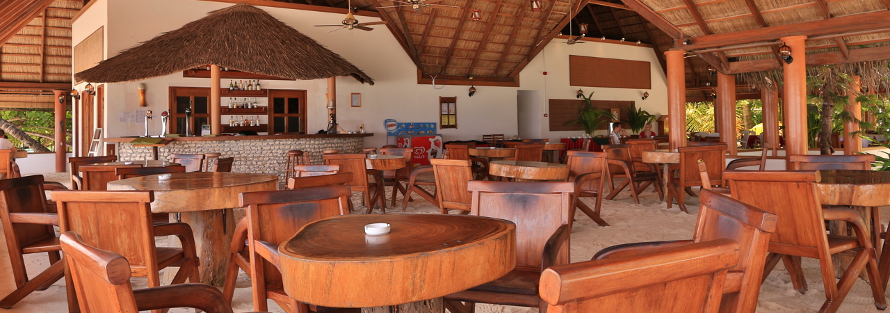 fihalhohi resort maldives bargain cheap holiday Lagoon Bar 2