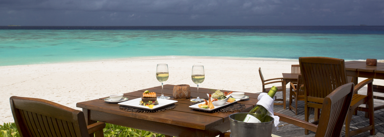 Filitheyo Island Resort Maldives lunch on the beach
