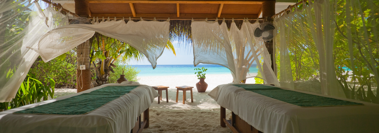 Filitheyo Island Resort Maldives spa outdoor massage
