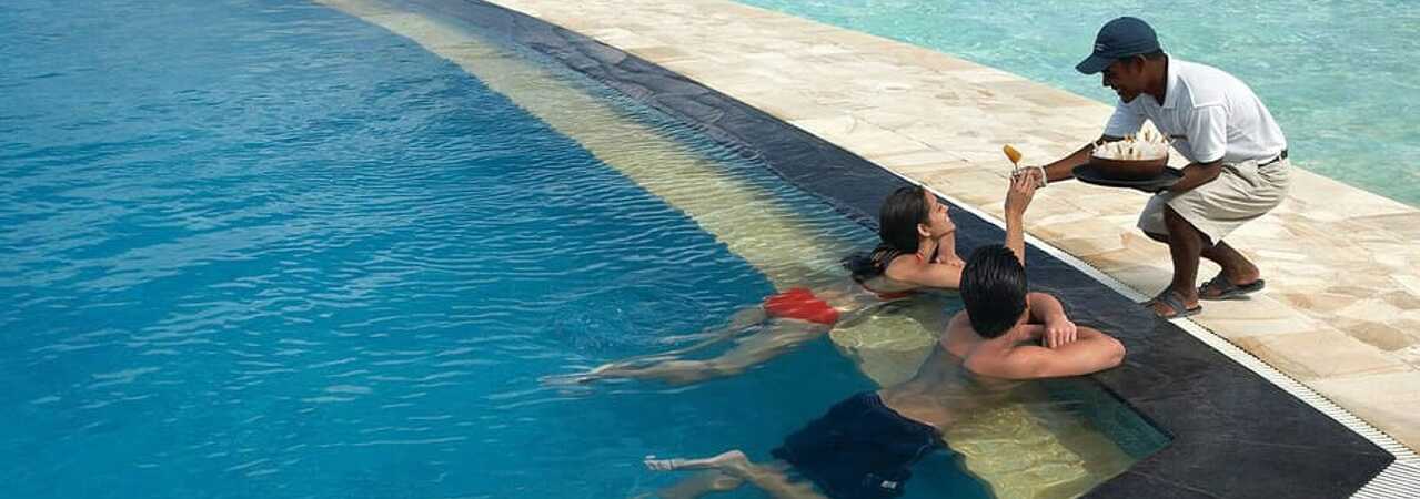 Four Seasons Kudaa Huraa pool