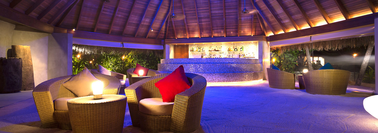 Huvafenfushi UmBar at Night