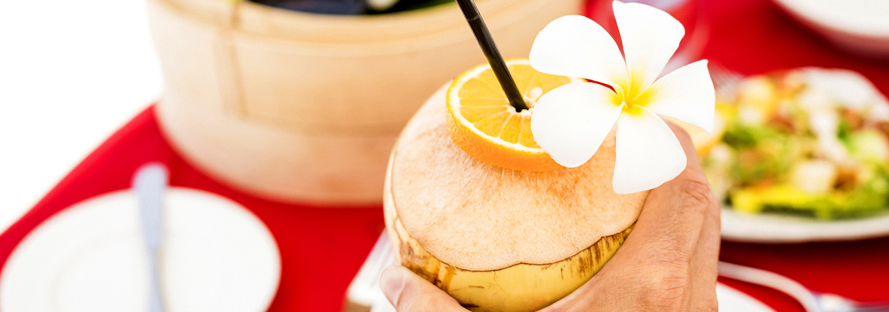 Huvafenfushi Sandbank Juicy Coconut