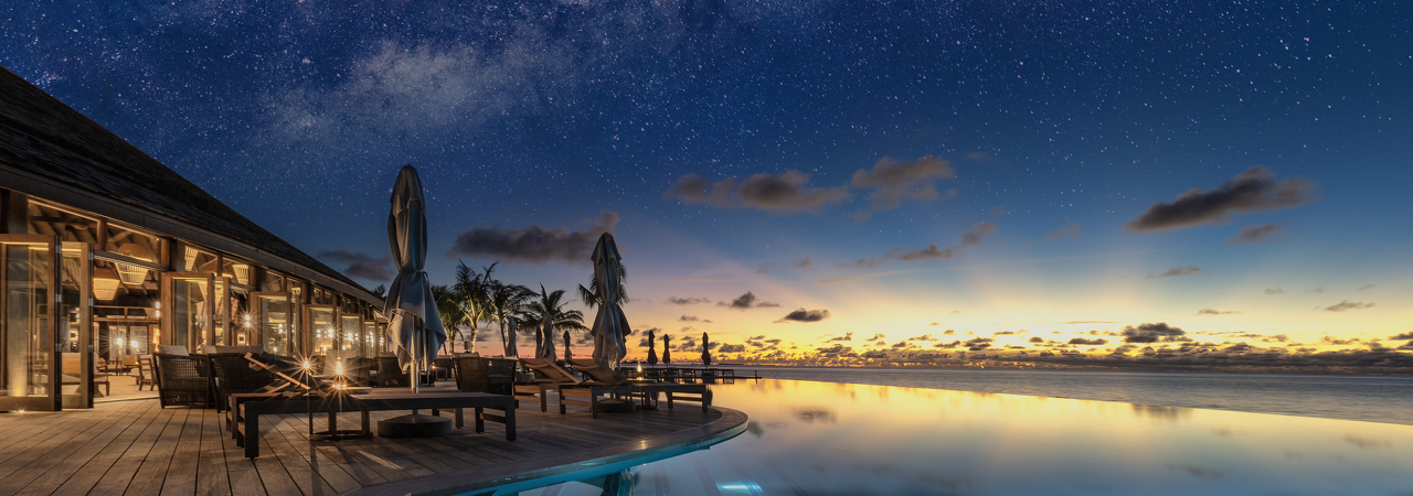 Jawakara resort Maldives bonthi bar evening