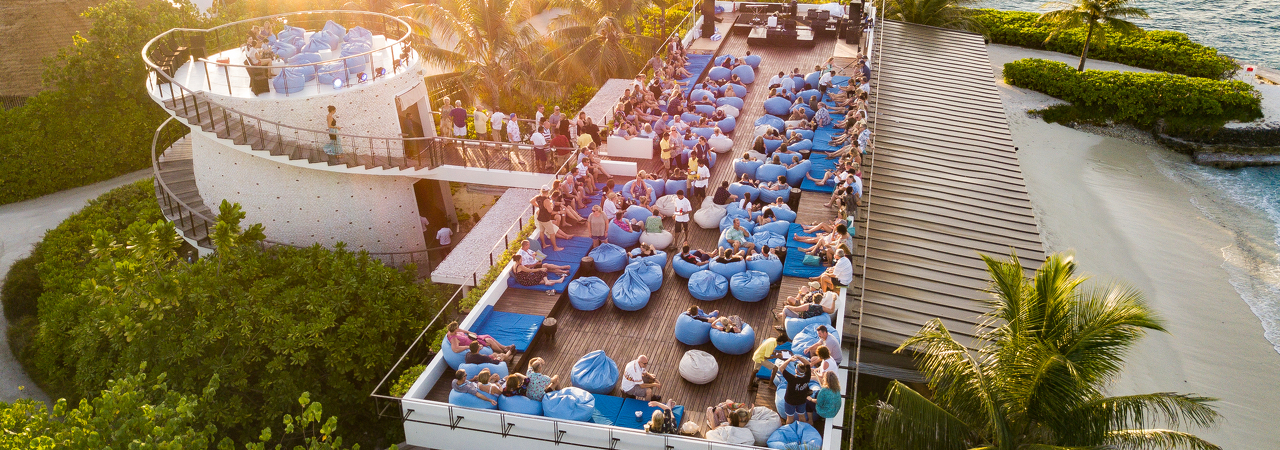 Holiday Inn Kandooma&nbsp;roofotop bar
