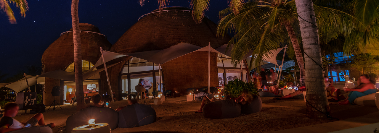 Holiday Inn Kandooma&nbsp;evening entertainment