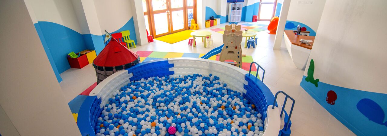 Holiday Inn Kandooma kids club 1