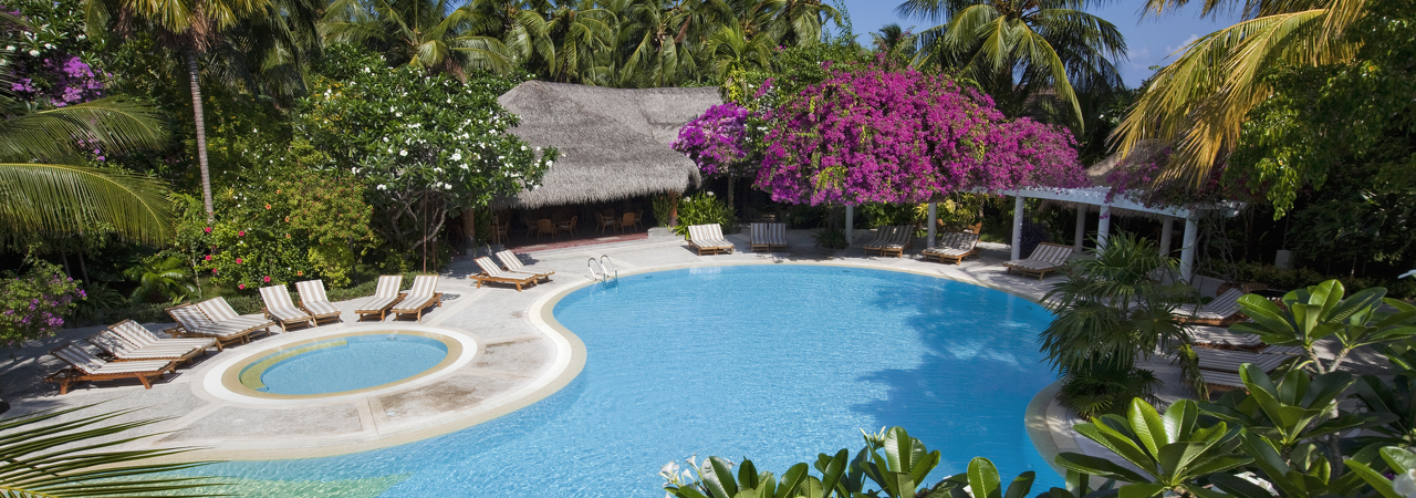 Kuramathi Resort Maldives swimming pool