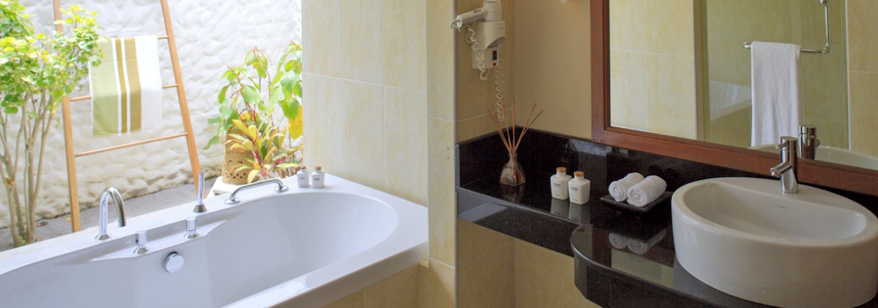 Deluxe Room bathroom Kurumba Maldives