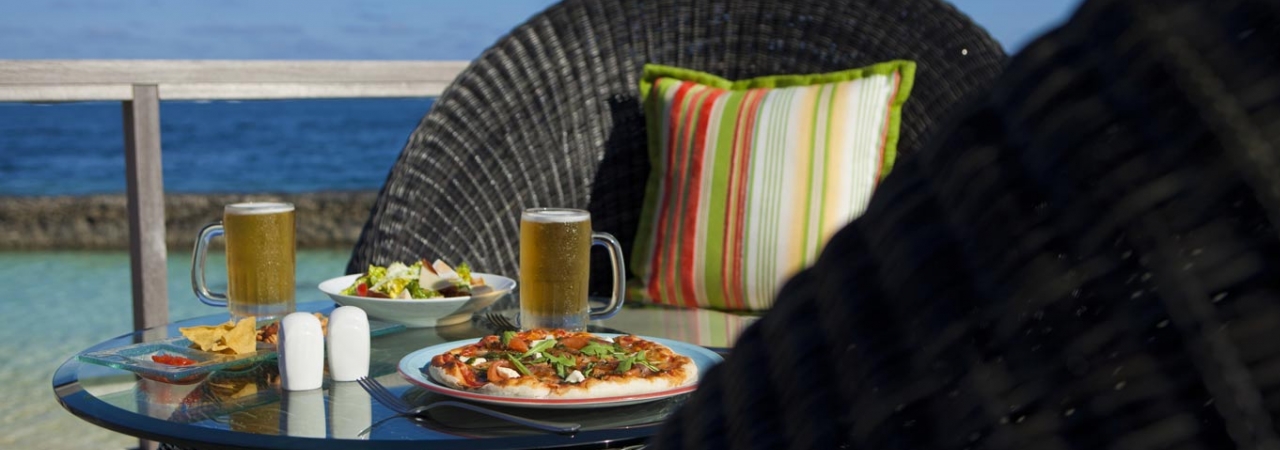 Kurumba Island Resort Maldives Beach Bar pizza
