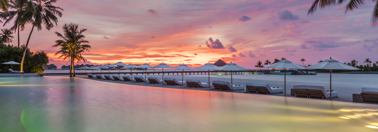 COMO Maalifushi pool sunset 2