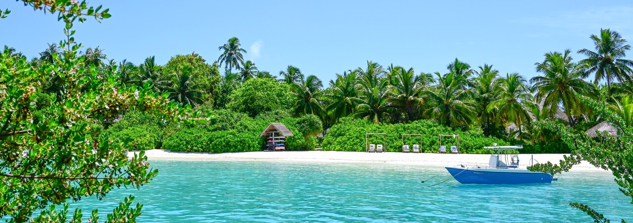 Makunudu Island resort maldives lagoon 2