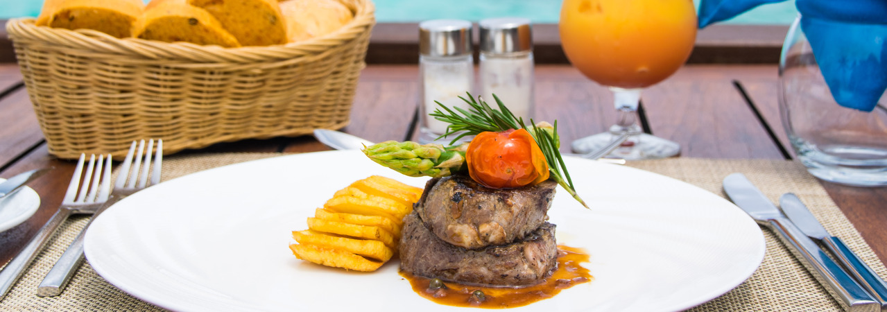 Makunudu Island resort maldives food