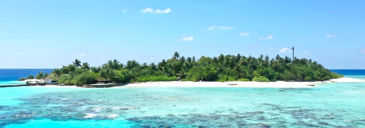 Makunudu Island resort maldives house reef snorkelling lagoon