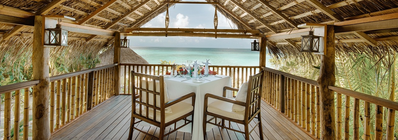 Makunudu Island resort maldives Dining