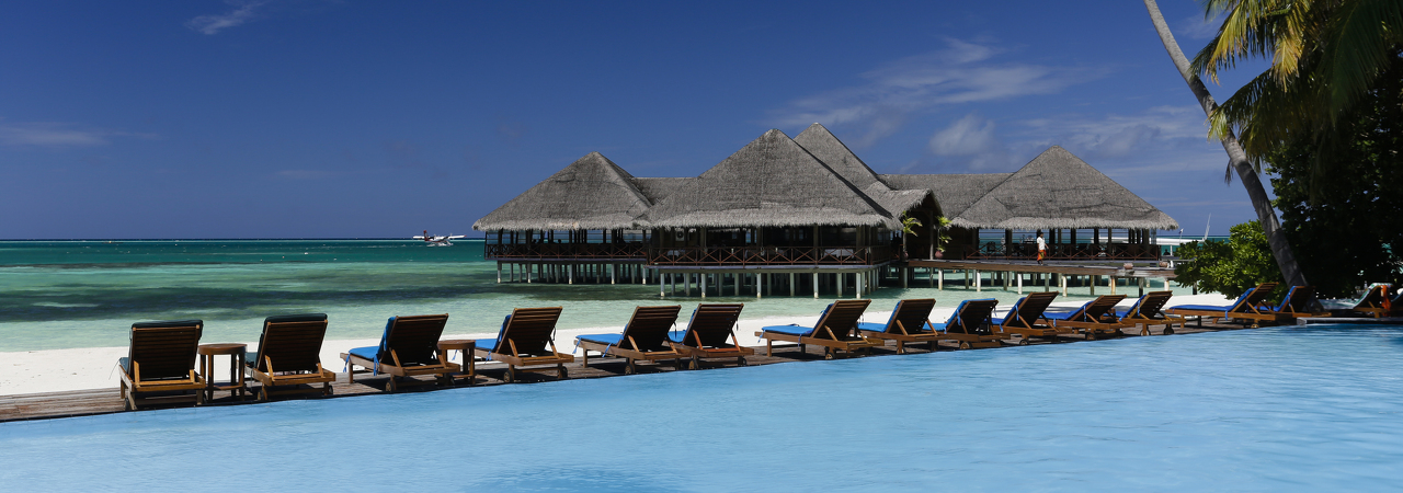 Medhufushi resort Maldives pool