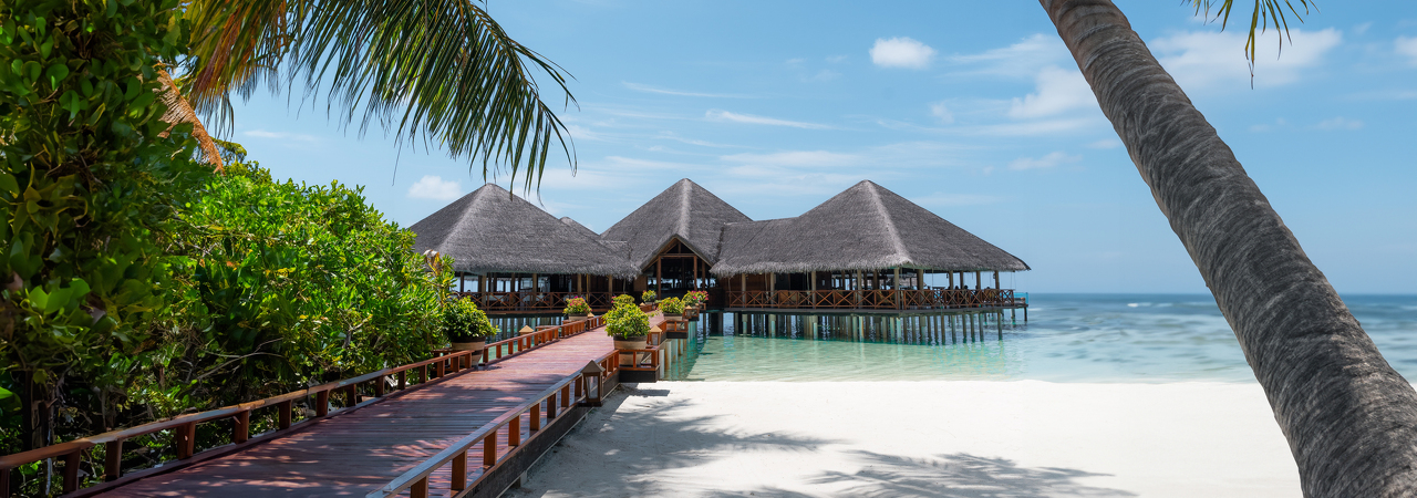 Medhufushi resort Maldives al fresco restaurant