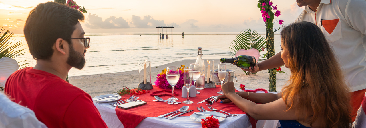 Medhufushi resort Maldives romantic private dinner