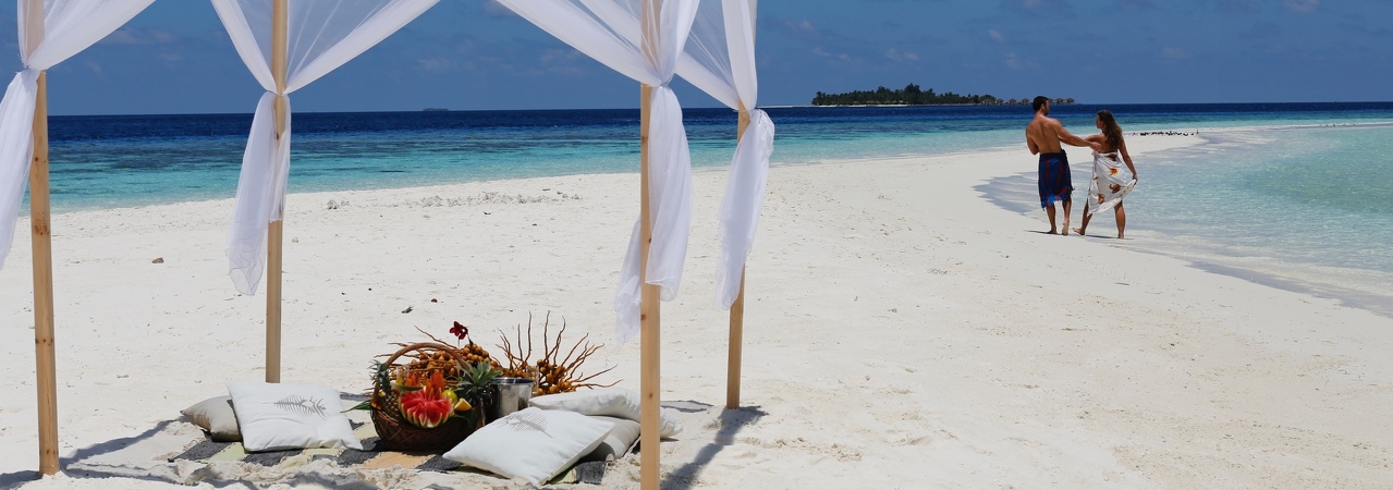 Nika resort Maldives romantic beach setup
