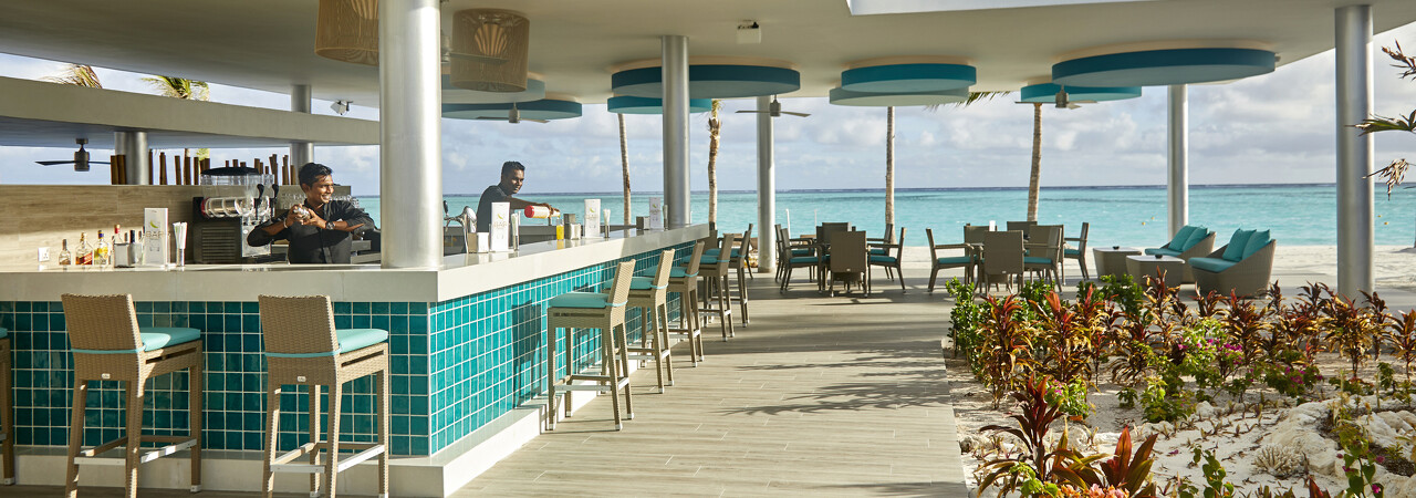 Riu Atoll Maldives resort poolside bar