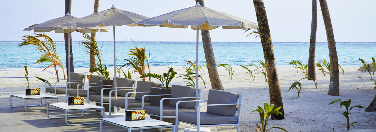 Riu Palace resort Maldives poolside bar
