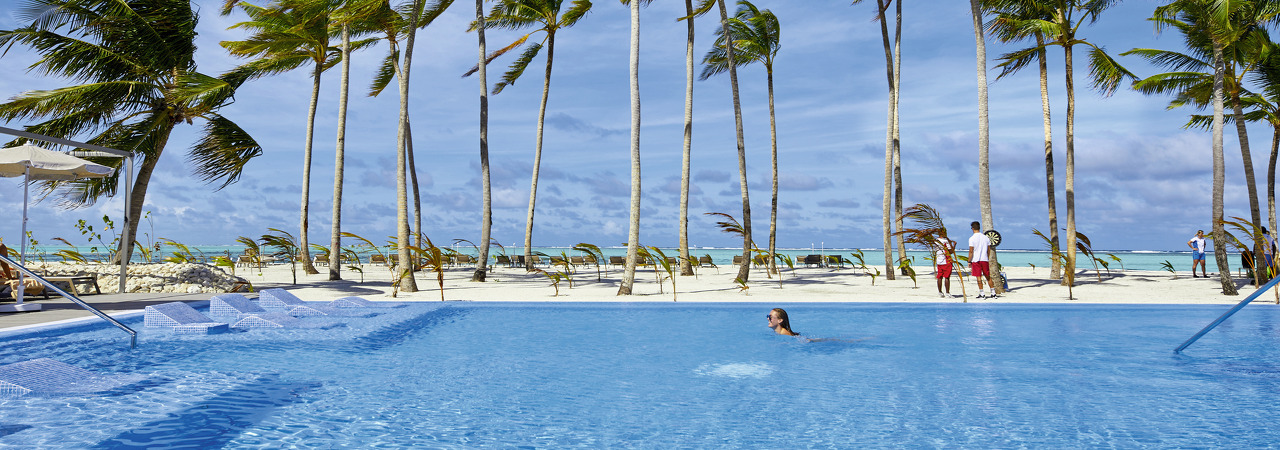 Riu Palace resort Maldives main pool