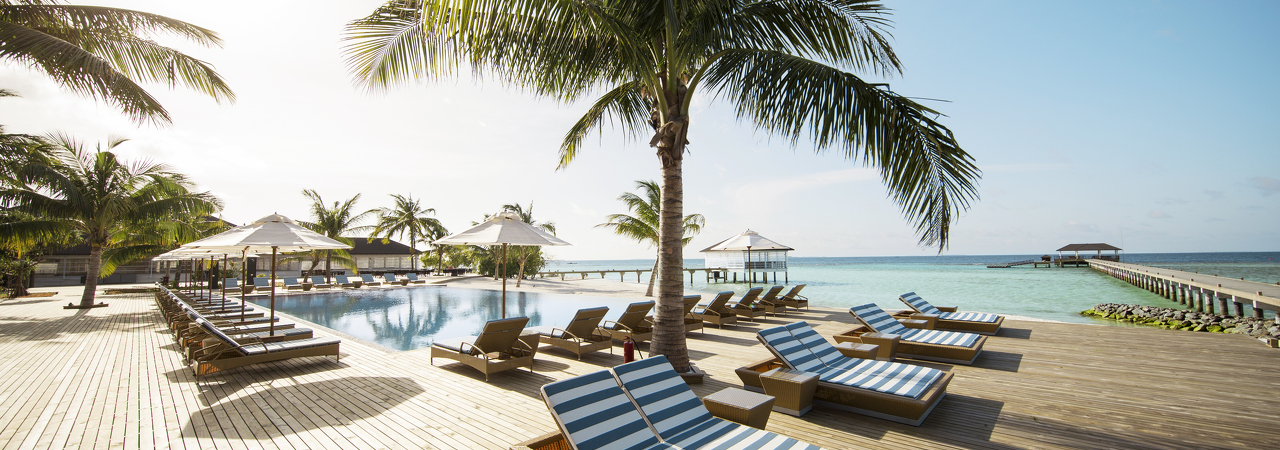 Robinson Club Noonu Maldives resort pool