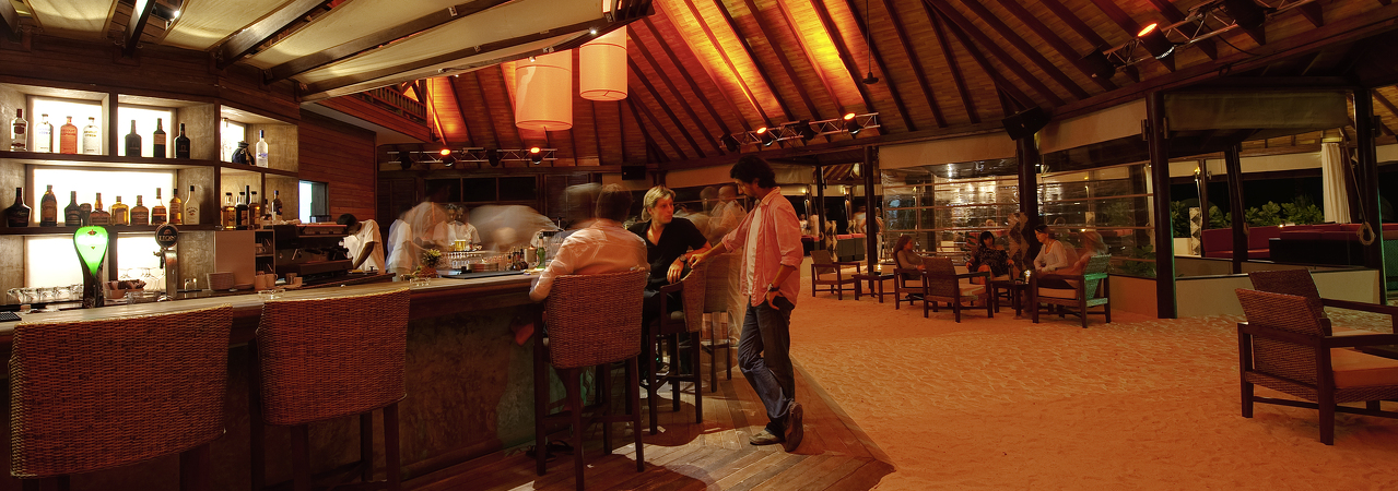 Robinson Club resort Maldives bar