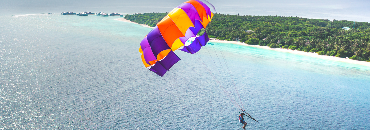 Soneva Fushi resort Maldives parasailing