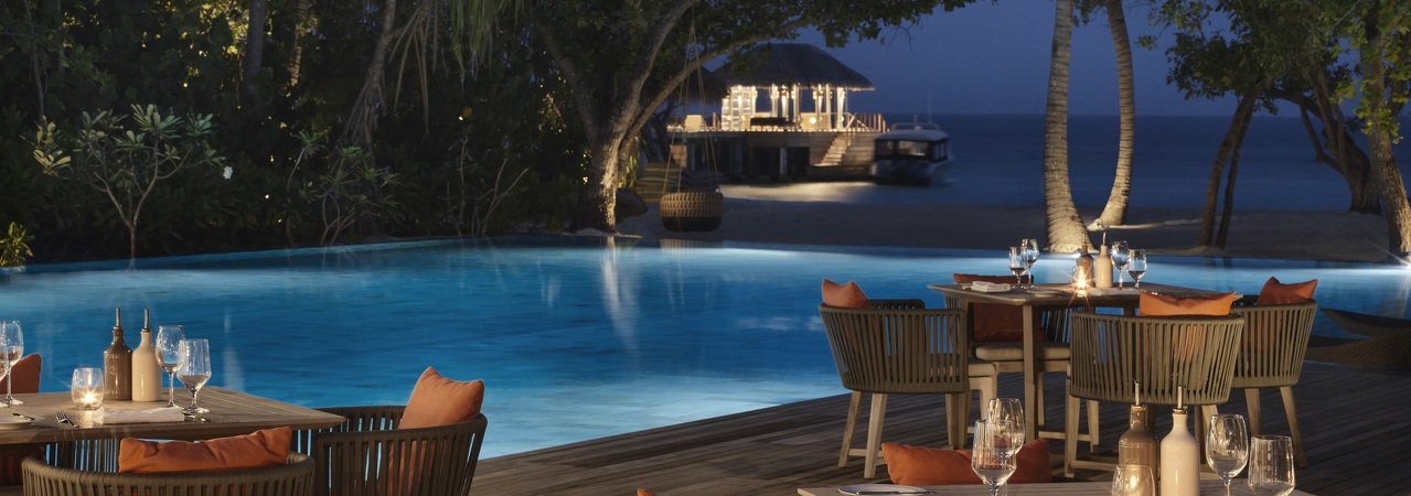 Vakkaru Maldives Poolside Dining