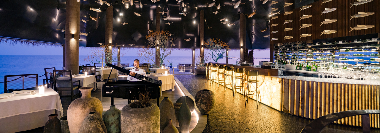 Velaa Private Island resort Maldives cru bar champagne