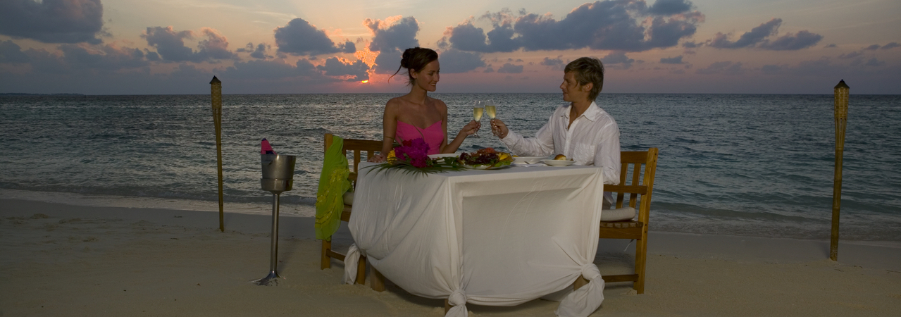 Veligandu Island Resort Maldives private romantic dinner on the beach