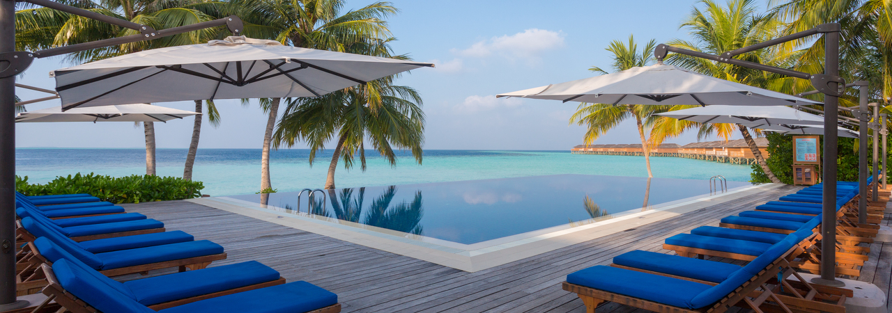 Vilamendhoo island resort maldives sunset bar pool