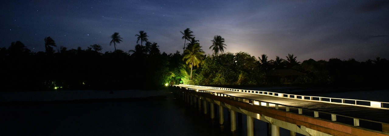 noku maldives night